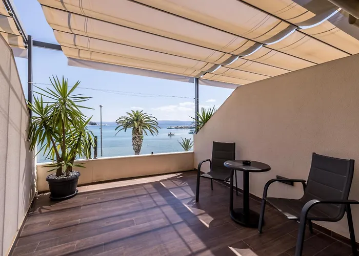 Sea View Luxury Seven Of Nine 4*