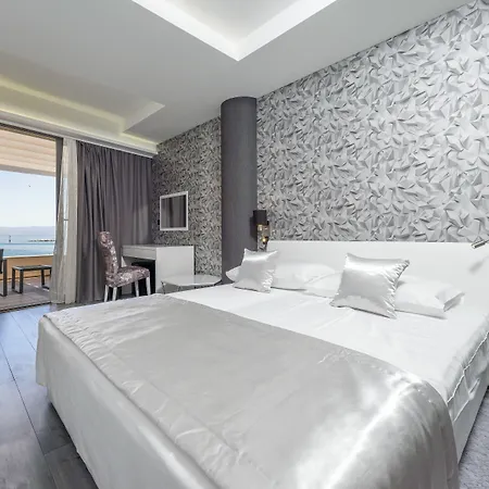 Sea View Luxury Seven Of Nine 4*