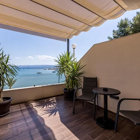Sea View Luxury Seven Of Nine 4*