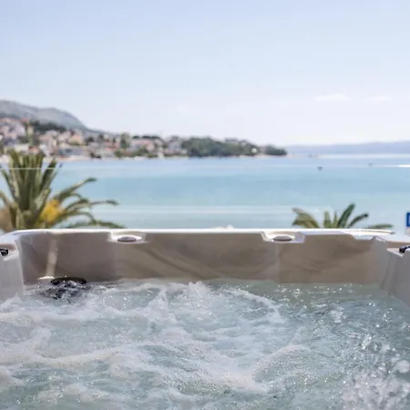 Sea View Luxury Seven Of Nine Penzion 4*