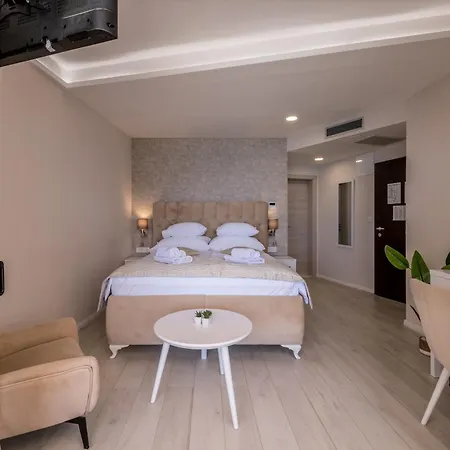 Sea View Luxury Seven Of Nine 4*