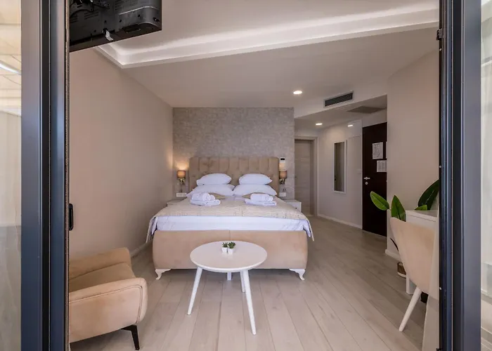 Sea View Luxury Seven Of Nine 4*