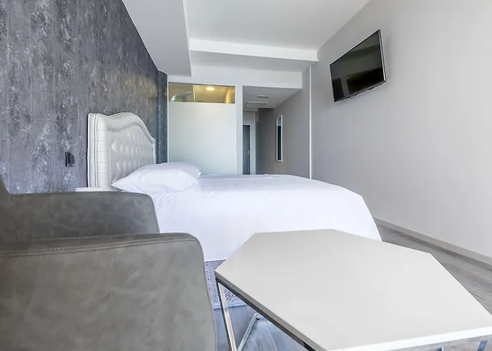 Sea View Luxury Seven Of Nine Guest house 4*