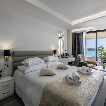 Sea View Luxury Seven Of Nine 4* Σπλιτ